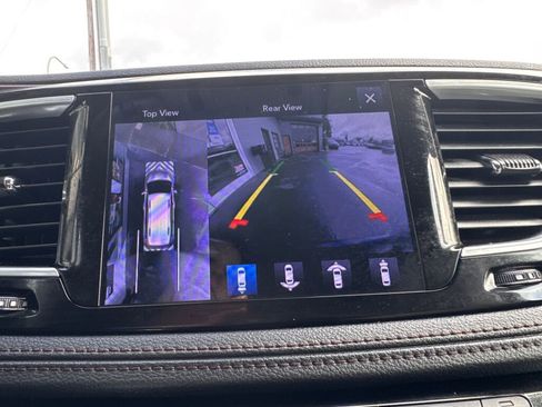 Used 2017 Chrysler Pacifica Limited image 38