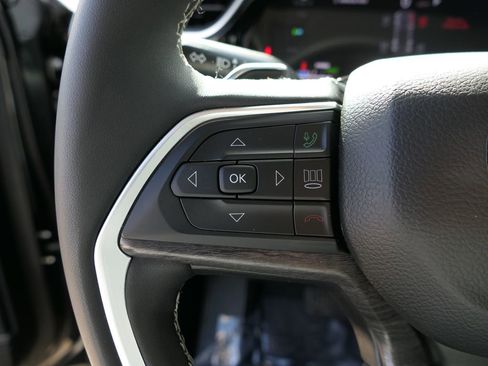 Used 2023 Jeep Grand Cherokee 4WD 4xe image 12