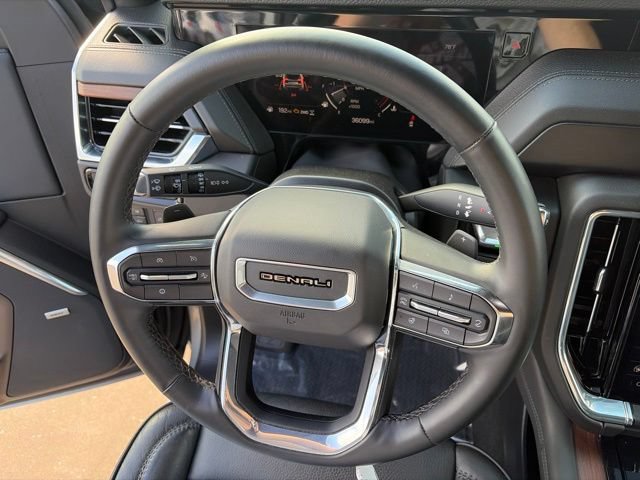 Used 2025 GMC Yukon Denali AWD/4WD image 16