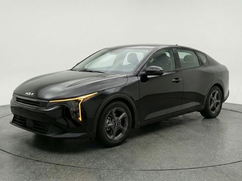 Used 2025 Kia K4 FWD image 3