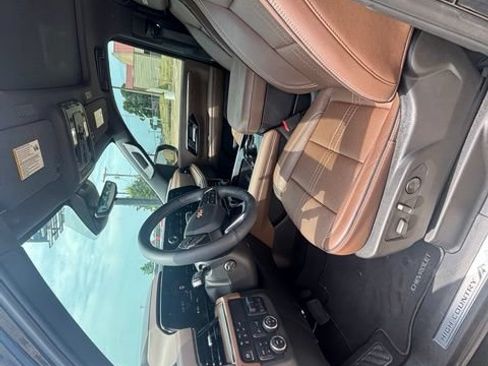 Used 2025 Chevrolet Tahoe High Country AWD/4WD image 11