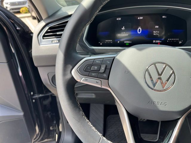 Used 2023 Volkswagen Tiguan SE FWD image 19