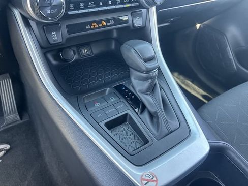 Used 2025 Toyota RAV4 XLE FWD image 27