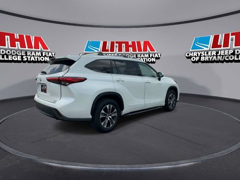 Used 2021 Toyota Highlander XLE FWD image 8