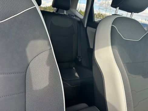 New 2026 Volkswagen Taos SE image 31