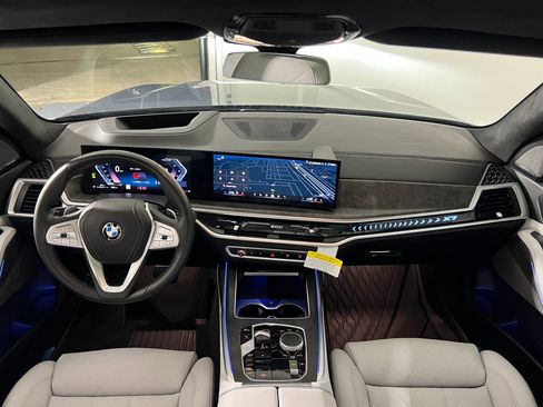 Used 2025 BMW X7 xDrive40i image 16