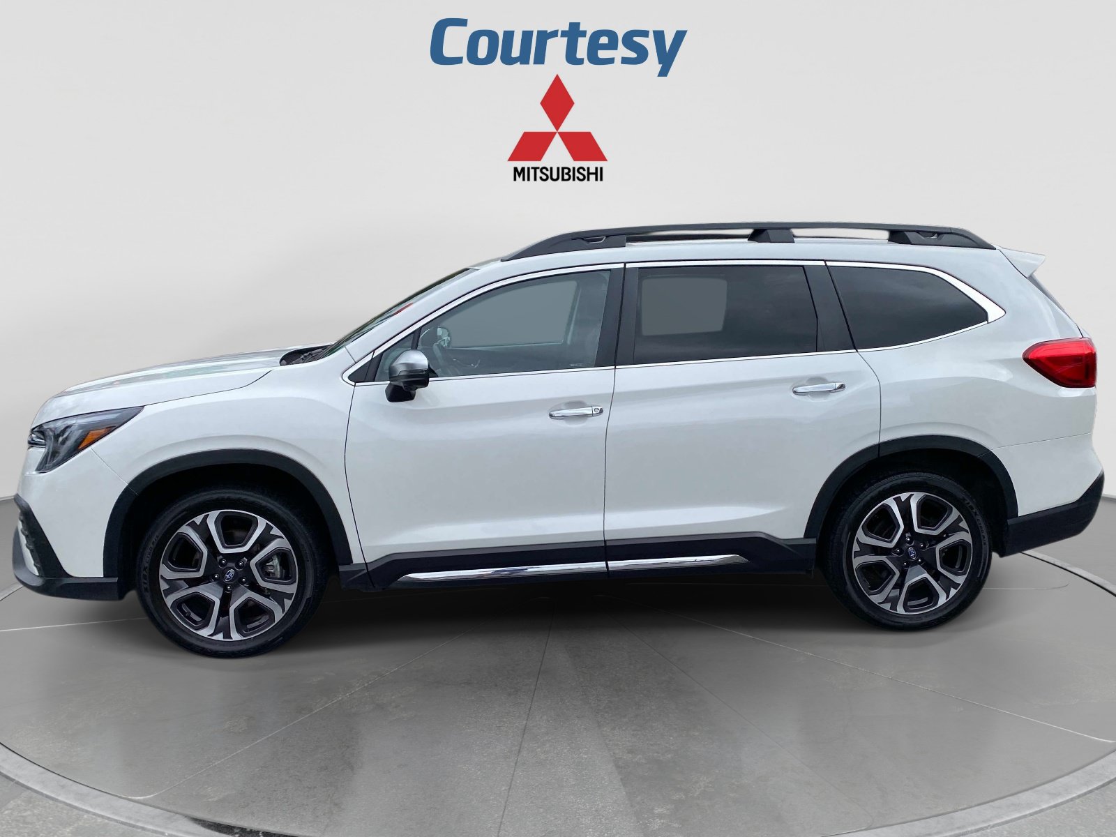 Used 2023 Subaru Ascent Touring AWD/4WD image 2