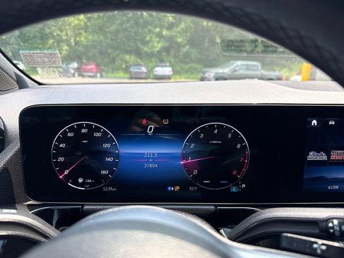 Used 2025 Mercedes-Benz GLA 250 4MATIC image 23