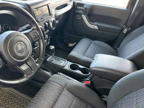 Used 2012 Jeep Wrangler Unlimited Sahara w/ Mopar Chrome Edition Group AWD/4WD image 7