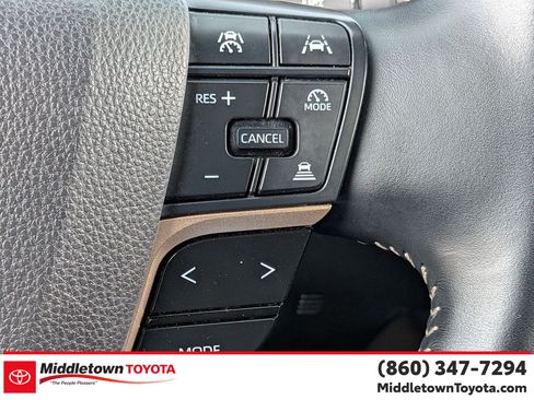 Certified 2025 Toyota Crown AWD/4WD image 19