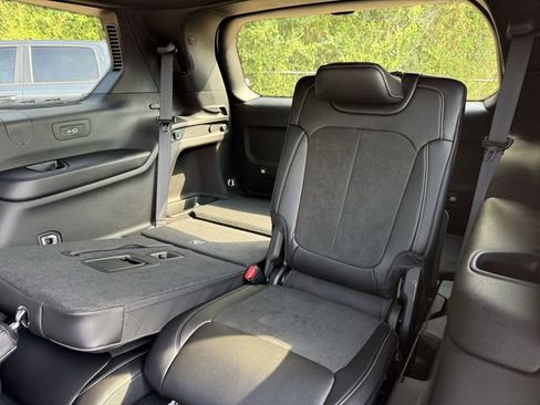 New 2025 Jeep Grand Cherokee L Altitude RWD image 17