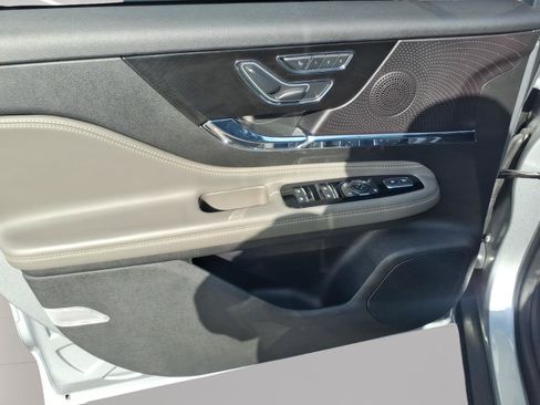 Used 2024 Lincoln Corsair AWD w/ Equipment Group 101A image 11