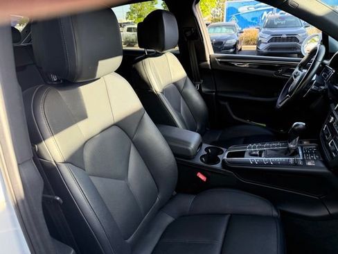 Used 2019 Porsche Macan AWD/4WD image 19