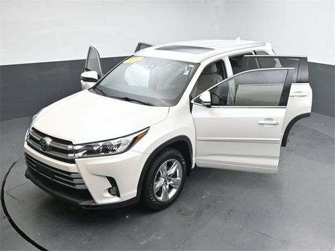 Used 2017 Toyota Highlander Limited image 48