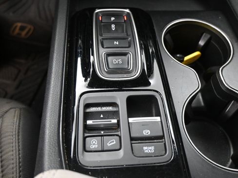 Used 2023 Honda Pilot LX image 32