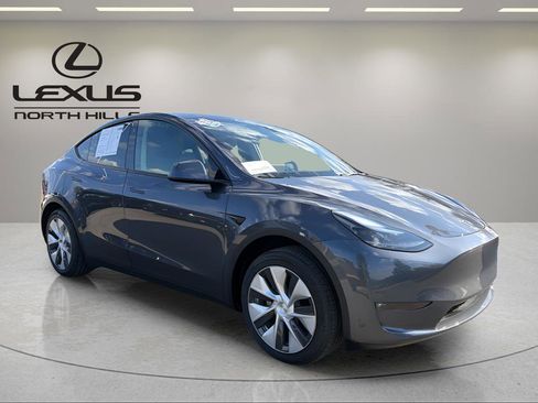 Used 2023 Tesla Model Y Long Range image 3