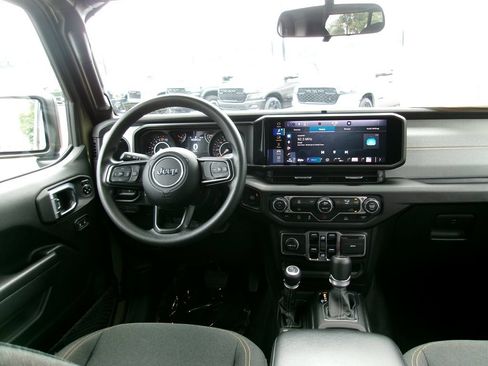 Certified 2025 Jeep Gladiator Sport AWD/4WD image 12