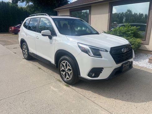 Used 2024 Subaru Forester Premium image 1
