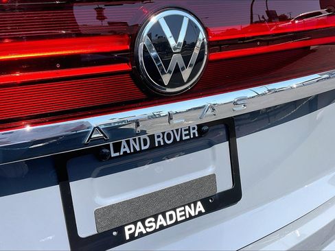 Used 2024 Volkswagen Atlas Cross Sport SE FWD image 31