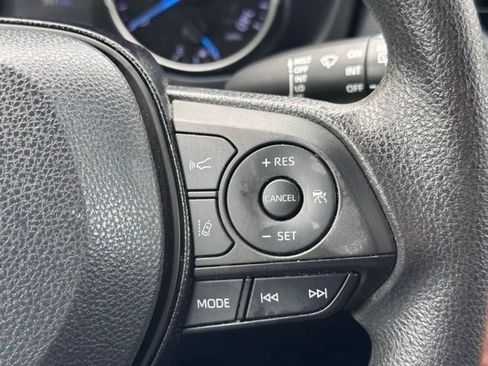 Used 2022 Toyota RAV4 LE w/ Carpet Mat Package (TMS) AWD/4WD image 15