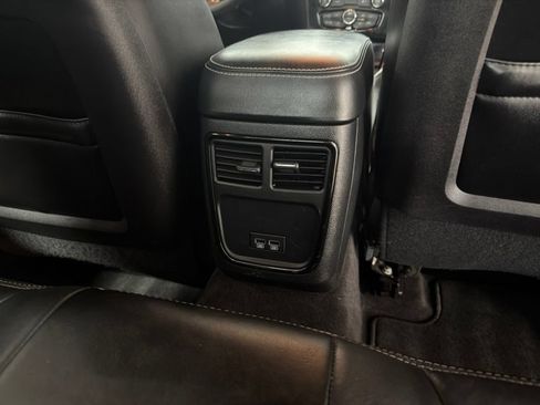 Used 2018 Chrysler 300 S AWD/4WD image 20
