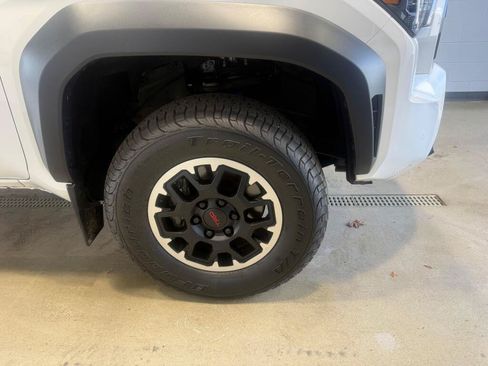 Used 2024 Toyota Tacoma TRD Off-Road w/ TRD Off Road Upgrade Package AWD/4WD image 9