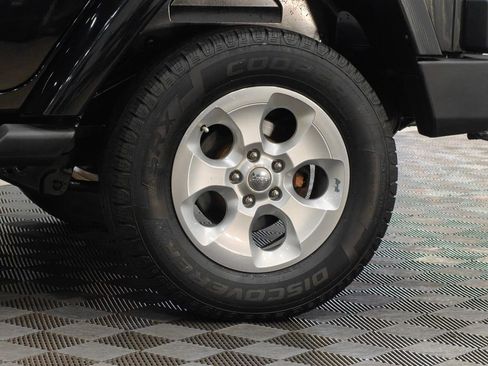 Used 2015 Jeep Wrangler Unlimited Sahara AWD/4WD image 35