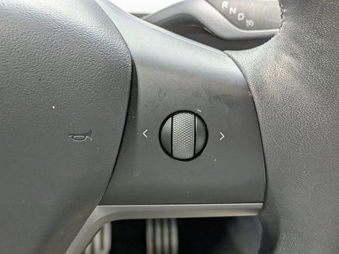 Used 2022 Tesla Model Y Performance image 19