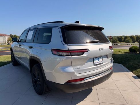 Used 2024 Jeep Grand Cherokee L Limited w/ Luxury Tech Group II AWD/4WD image 6