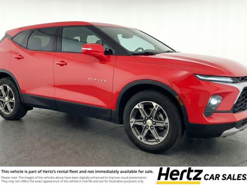 Used 2025 Chevrolet Blazer LT image 1