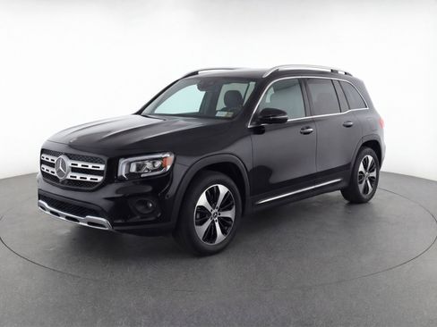Used 2025 Mercedes-Benz GLB 250 4MATIC image 3