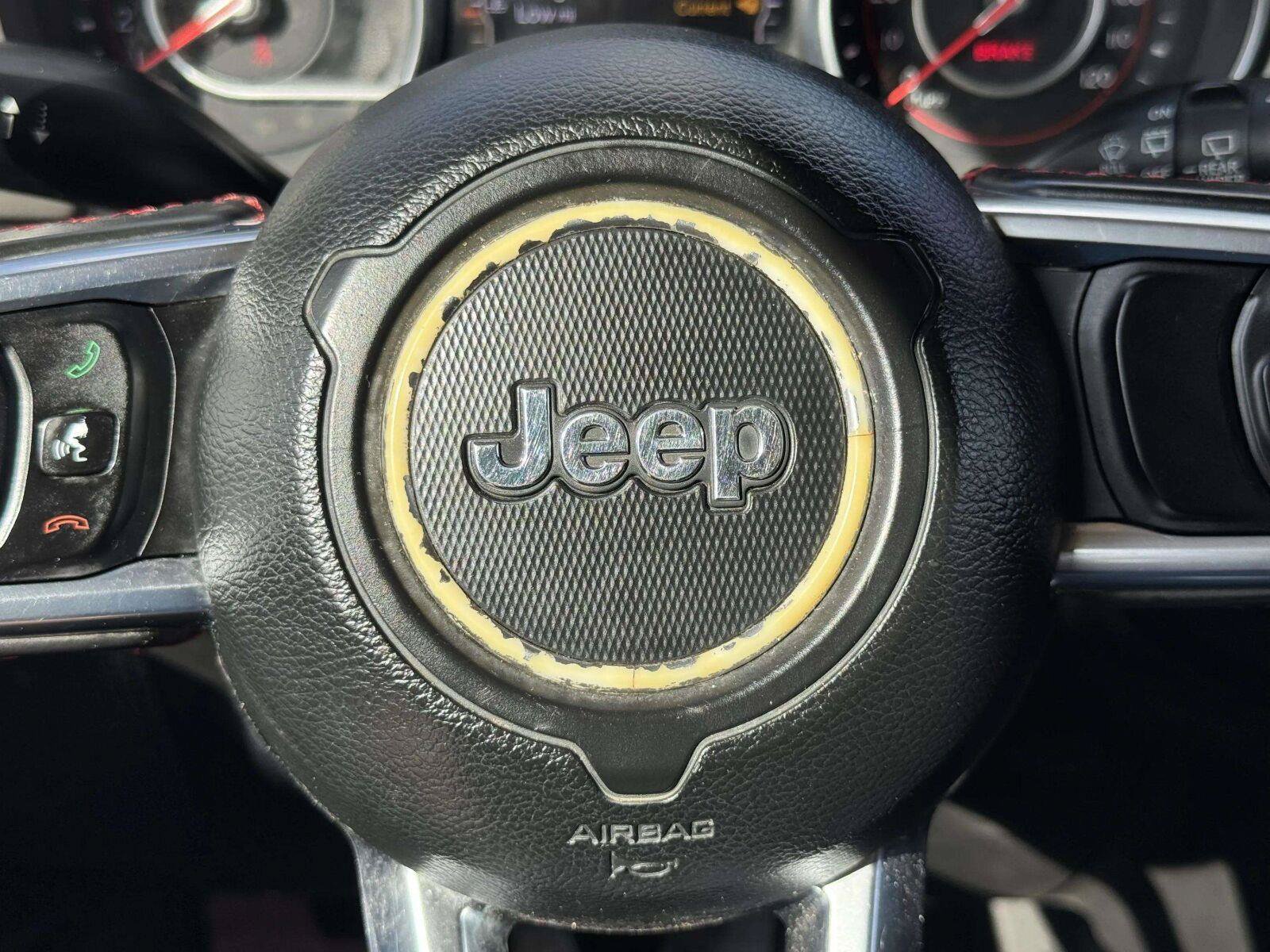 Used 2018 Jeep Wrangler Unlimited Rubicon AWD/4WD image 31