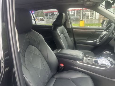New 2026 Toyota Highlander Platinum AWD/4WD image 30