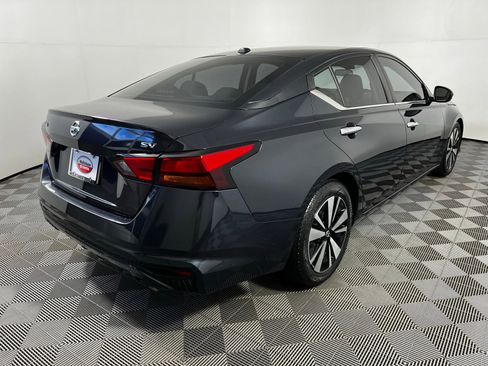 Used 2022 Nissan Altima 2.5 SV w/ SV Premium Package FWD image 5