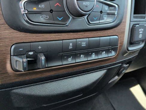 Used 2017 RAM 1500 Laramie AWD/4WD image 37
