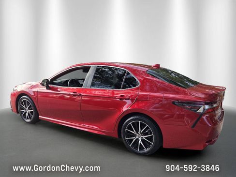 Used 2024 Toyota Camry SE w/ Convenience Package FWD image 3