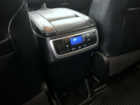 Used 2017 Toyota Highlander SE AWD/4WD image 23