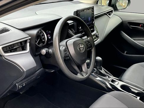 Used 2022 Toyota Corolla LE FWD image 18