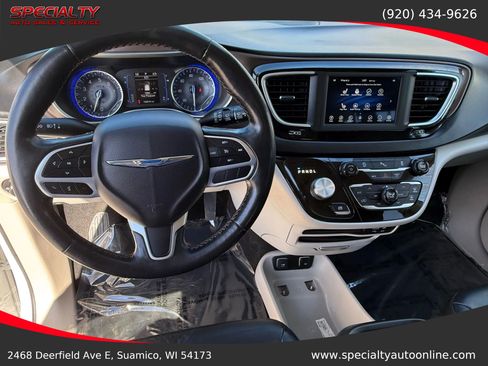 Used 2019 Chrysler Pacifica Touring-L image 14