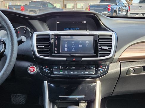 Used 2017 Honda Accord EX image 17