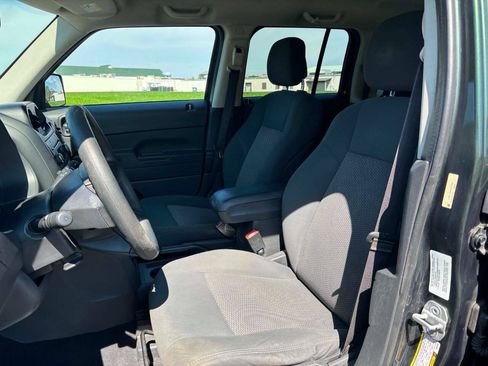Used 2010 Jeep Patriot Sport w/ Tire & Wheel Group AWD/4WD image 8