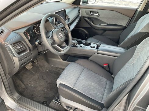 Used 2023 Nissan Rogue SV image 10