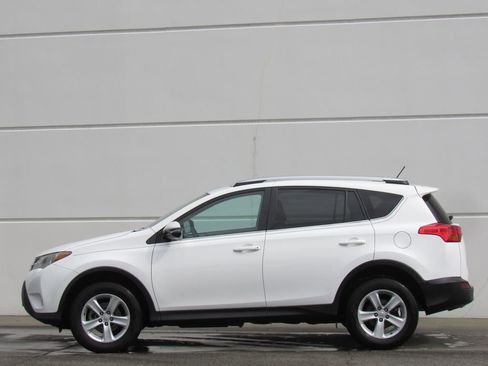 Used 2013 Toyota RAV4 XLE image 4