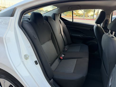 Used 2022 Nissan Versa S FWD image 14