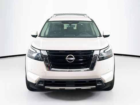 Used 2023 Nissan Pathfinder SL FWD image 2