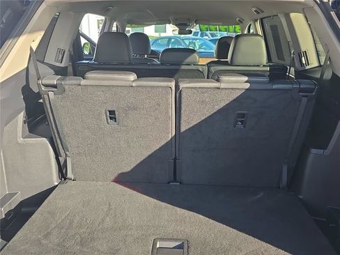 Used 2025 Volkswagen Atlas SE FWD image 23