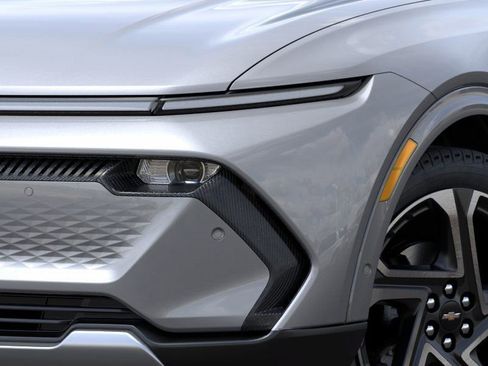 New 2025 Chevrolet Equinox EV LT image 10