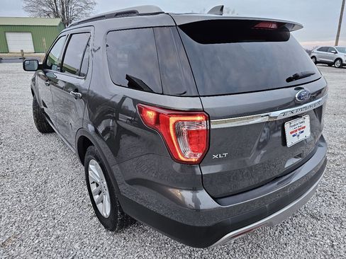Used 2017 Ford Explorer XLT w/ Equipment Group 202A image 6