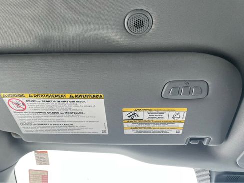 Used 2023 Ford F250 Lariat w/ Chrome Package image 32