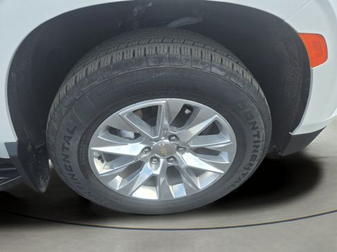 Used 2024 Chevrolet Tahoe Premier AWD/4WD image 25
